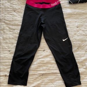 Nike pro cropped leggings